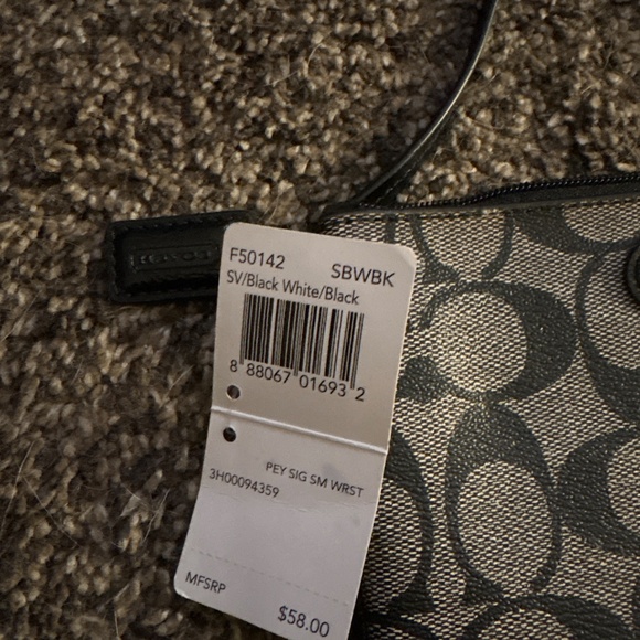 New with tags coach wristlet - Picture 2 of 3
